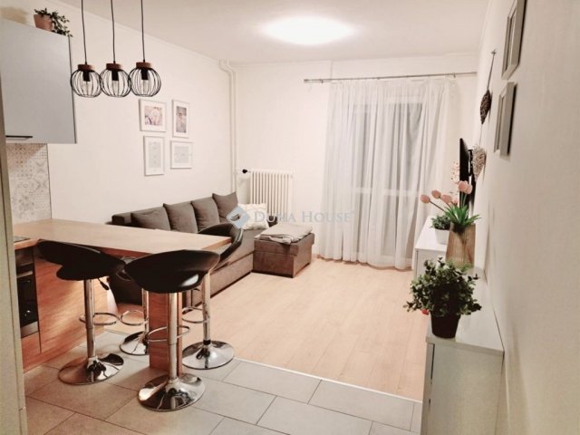 Eladó panellakás, Székesfehérvárott 55.9 M Ft, 3 szobás