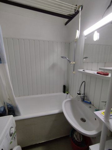 Eladó panellakás, Pécsett, Kenderföld utcában 39.5 M Ft