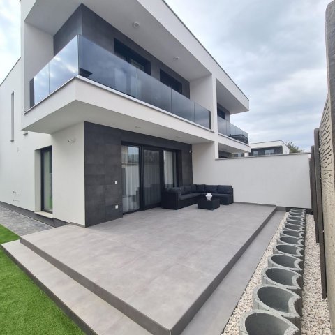 Kiadó családi ház, albérlet, Debrecenben 650 E Ft / hó