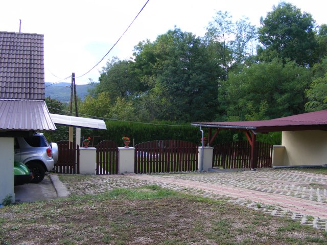 Eladó családi ház, Parádon, Fehérkő utcában 99 M Ft, 8 szobás