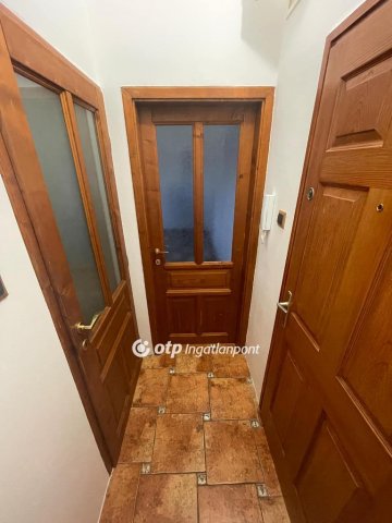 Kiadó téglalakás, albérlet, Pápán 110 E Ft / hó, 1 szobás