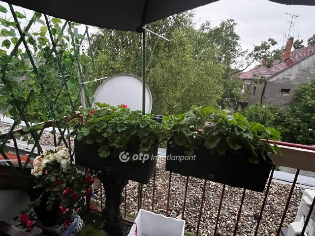Eladó téglalakás, Pécsett 99 M Ft, 3+1 szobás
