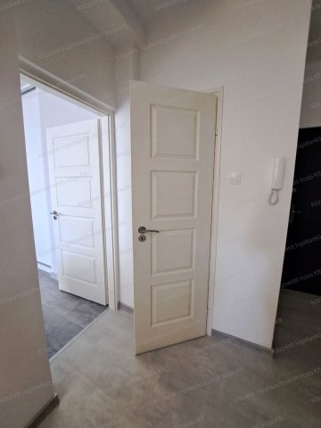 Kiadó téglalakás, albérlet, Komáromban 200 E Ft / hó