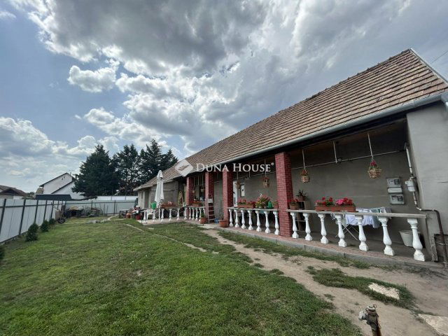 Eladó családi ház, Vecsésen 85 M Ft, 4 szobás