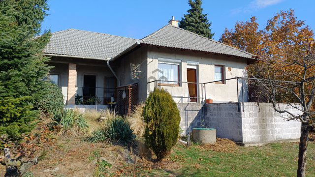 Eladó családi ház, Csörögön 62.9 M Ft, 2 szobás
