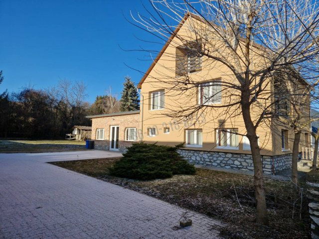 Eladó családi ház, Szilvásváradon 120 M Ft, 8 szobás