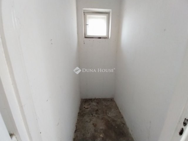 Eladó ikerház, Szegeden 42 M Ft, 2 szobás / költözzbe.hu