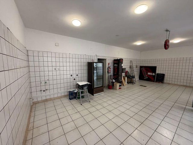 Eladó üzlethelyiség, Szentendrén 134.9 M Ft