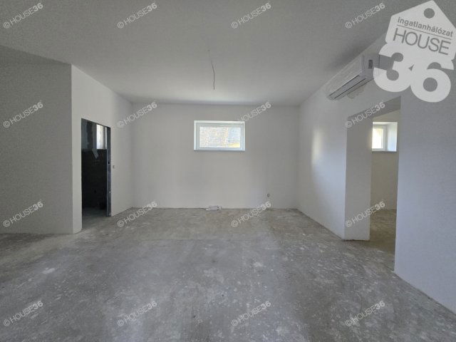 Eladó téglalakás, Nagykőrösön 49.99 M Ft, 4 szobás