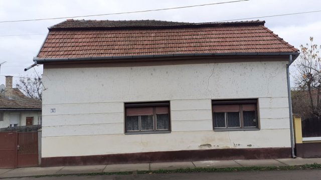 Eladó családi ház, Derecskén 29.5 M Ft, 4 szobás