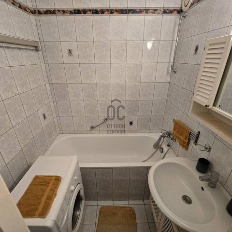 Kiadó panellakás, albérlet, Kecskeméten, Burga utcában