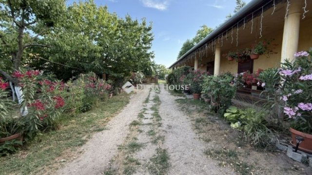 Eladó családi ház, Vecsésen 108 M Ft, 2 szobás