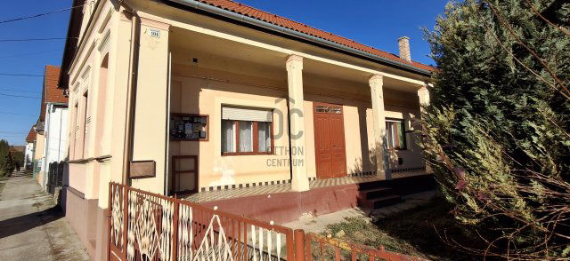 Eladó családi ház, Újpetrén 44.99 M Ft, 4 szobás