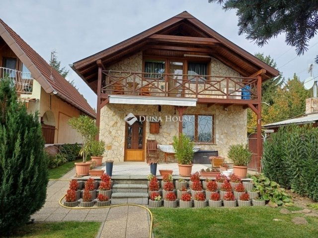 Eladó családi ház, Szigetcsépen 109.9 M Ft, 3 szobás