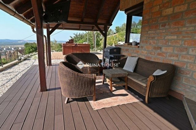 Eladó ikerház, Pécsett 179 M Ft, 4 szobás / költözzbe.hu