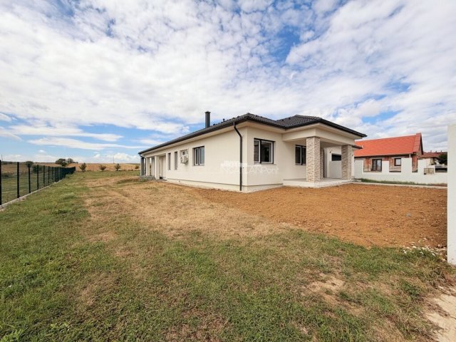 Eladó családi ház, Nardán 250 M Ft, 6 szobás