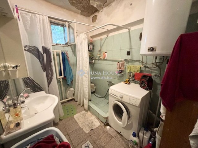 Eladó családi ház, Mogyoródon 136.5 M Ft, 10 szobás