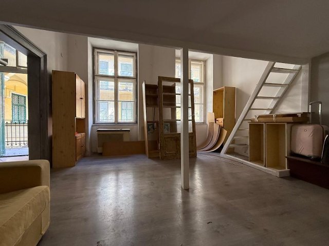 Eladó téglalakás, VIII. kerületben, Leonardo da Vinci utcában