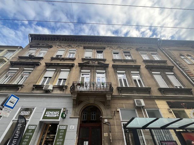 Eladó téglalakás, Budapesten, VII. kerületben, István utcában