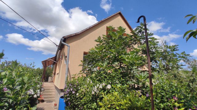 Eladó családi ház, Pusztaszabolcson 54.9 M Ft, 4+2 szobás