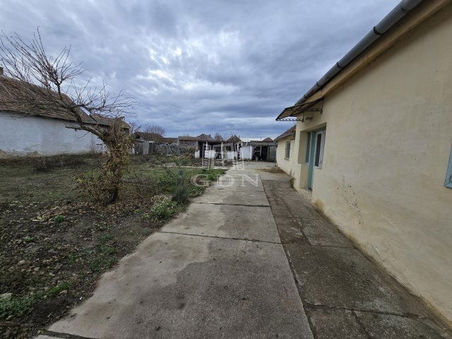 Eladó családi ház, Madarason 5.9 M Ft, 3 szobás