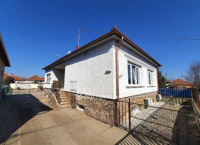 Eladó családi ház, Nagykőrösön 99 M Ft, 7+2 szobás