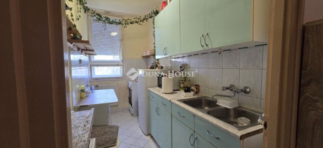 Eladó panellakás, Hajmáskéren 24.99 M Ft, 2 szobás