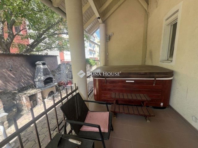 Eladó családi ház, Szegeden 150 M Ft, 4+1 szobás