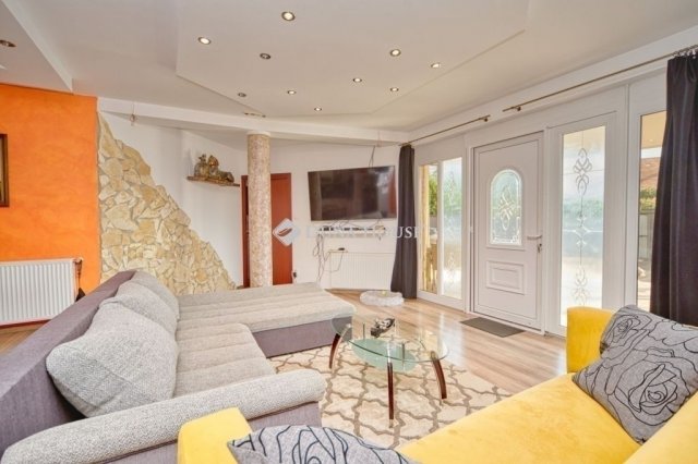 Eladó családi ház, Szigetbecsén 135 M Ft, 4 szobás