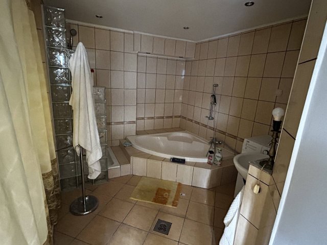 Eladó családi ház, Sátoraljaújhelyen 58.8 M Ft, 8 szobás