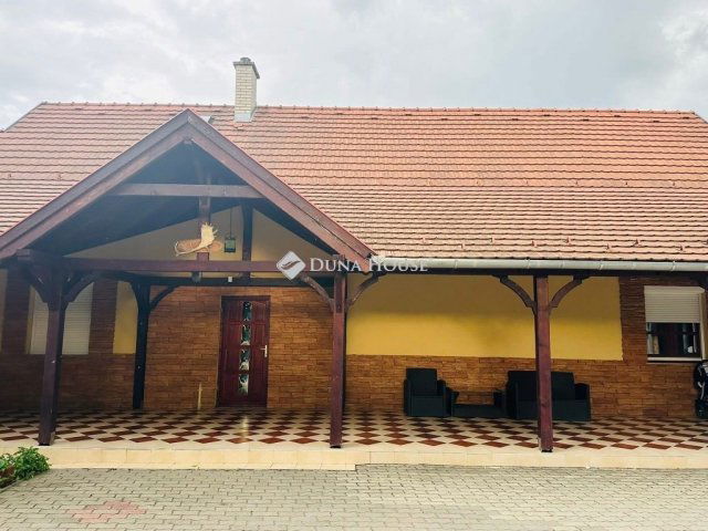 Kiadó családi ház, albérlet, Gödöllőn 250 E Ft / hó