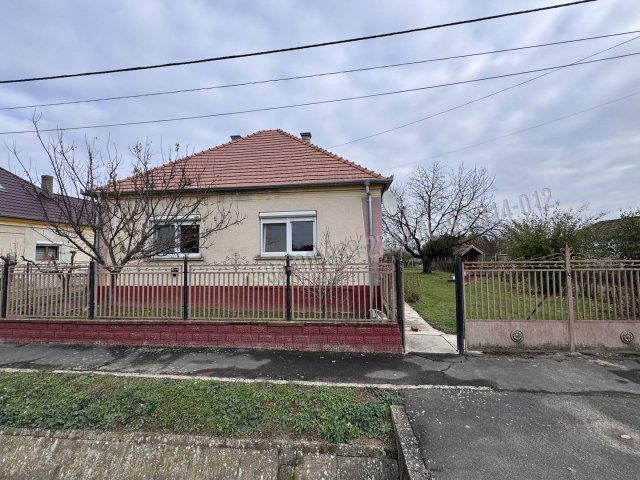 Eladó családi ház, Petriventén 31.9 M Ft, 3 szobás