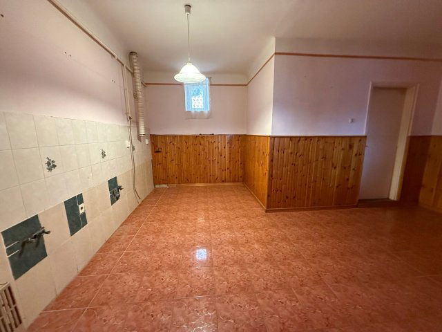 Eladó családi ház, Vácszentlászlón 62 M Ft, 5 szobás