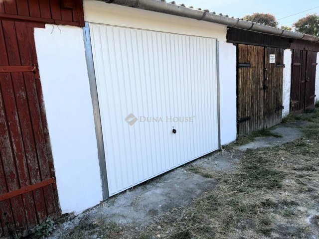 Eladó garázs, Békéscsabán, Széna utcában 4.9 M Ft