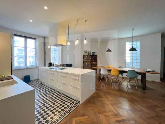 Eladó téglalakás, Budapesten, VI. kerületben 155 M Ft, 4 szobás