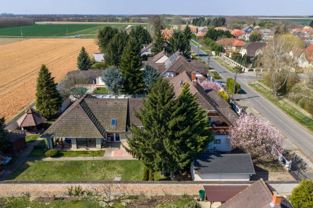 Eladó családi ház, Kaposváron 219 M Ft, 6 szobás