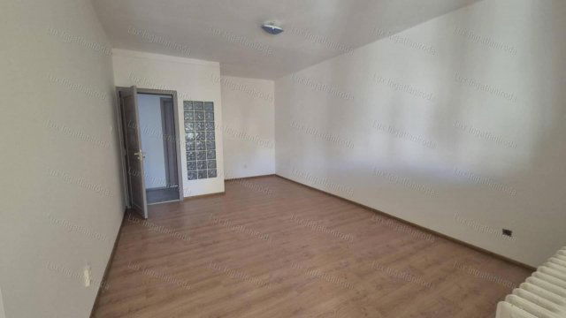 Eladó téglalakás, Oroszlányban 35.99 M Ft, 2 szobás