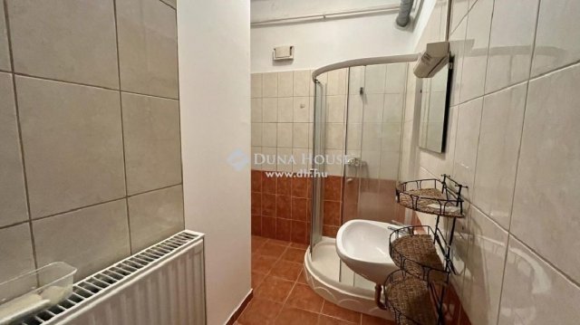 Eladó téglalakás, Szombathelyen 69 M Ft, 4 szobás