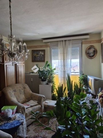 Eladó panellakás, Pécsett 46 M Ft, 2 szobás