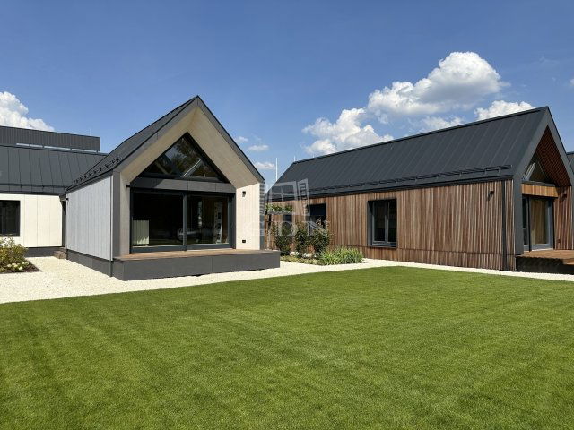 Eladó családi ház, Balatonföldváron 280 M Ft, 1+4 szobás