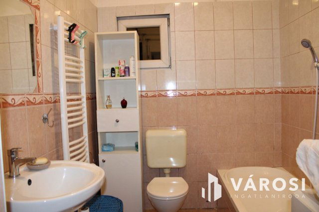 Eladó családi ház, Enyingen 29.1 M Ft, 2 szobás