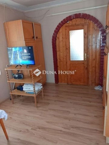 Eladó családi ház, Dömsödön 63 M Ft, 6 szobás