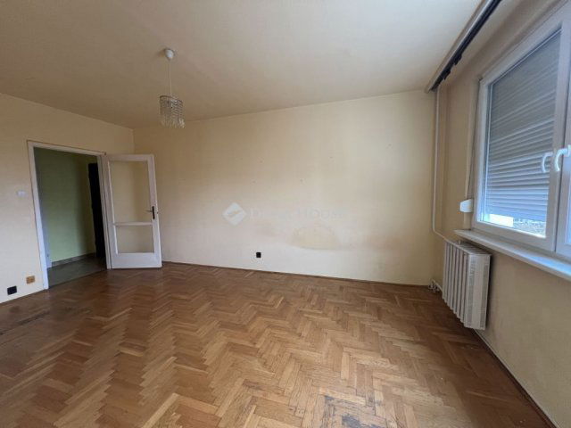 Eladó panellakás, Budapesten, XV. kerületben, Zsókavár utcában