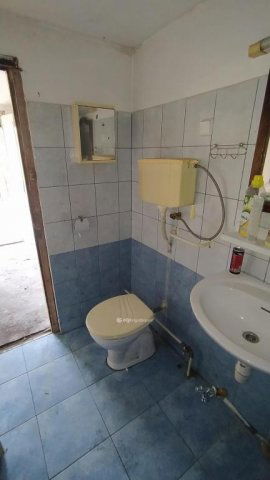 Eladó családi ház, Pécsett 19.9 M Ft, 2 szobás