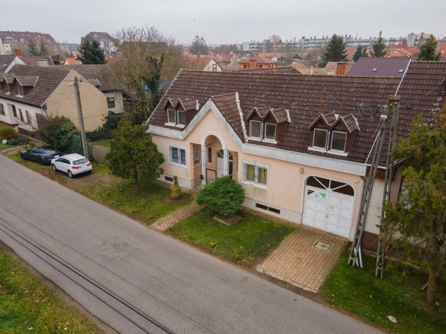 Eladó családi ház, Balassagyarmaton 120 M Ft, 5 szobás