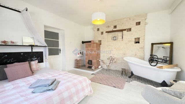 Eladó családi ház, Egerszalókon 219 M Ft, 10 szobás