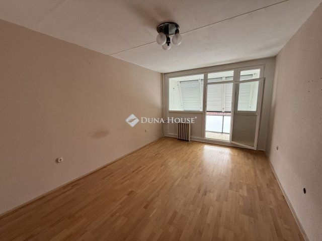 Eladó panellakás, Pécsett 40.9 M Ft, 2 szobás