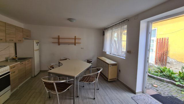 Kiadó családi ház, albérlet, Esztergomban 230 E Ft / hó