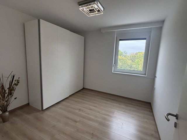Kiadó téglalakás, albérlet, Tatán 370 E Ft / hó, 3 szobás