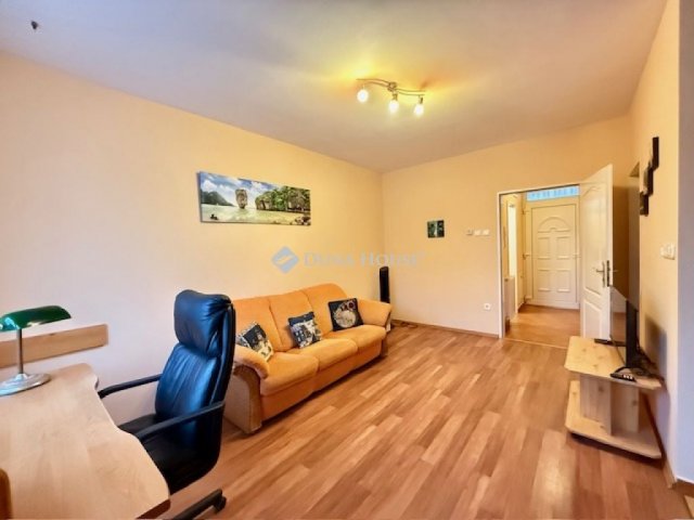 Eladó téglalakás, Pápán 36.89 M Ft, 2 szobás